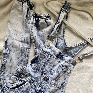 Never worn. From boutique. Acid washed, overalls with multiple pockets.